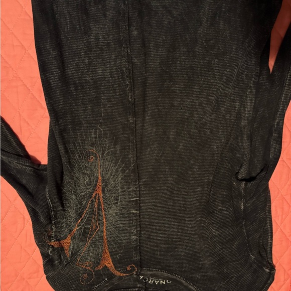 Monarchy nice shirt. - Picture 2 of 4